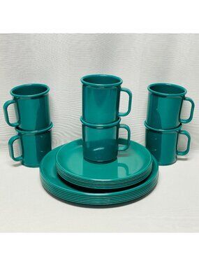 Rubbermaid Dark Green 18 PC Melamine Dinnerware Set Plates & Mugs Camping